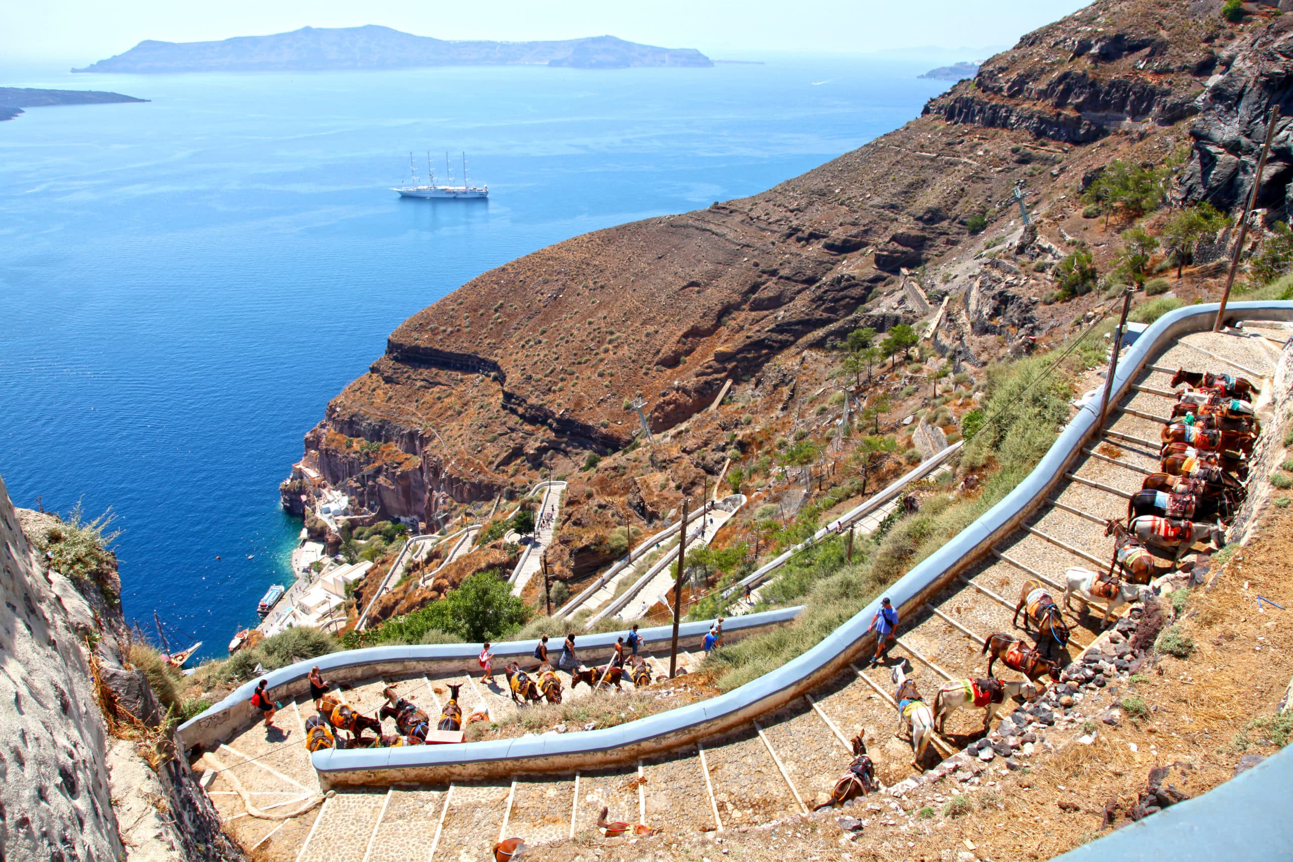 Fira,,Santorini,,Greece,-,June,15,,2017.,The,Steep,Cobblestone