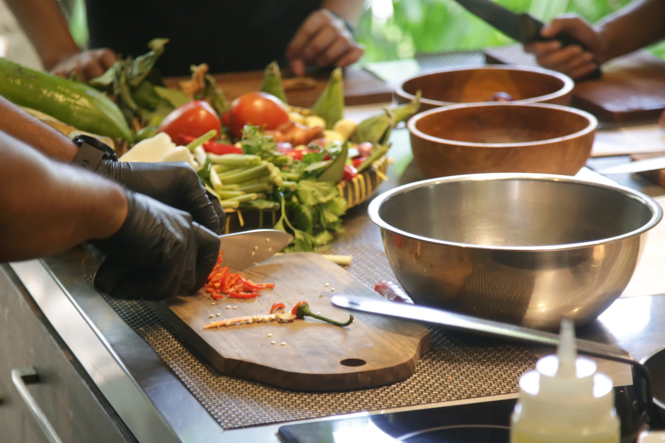 Adult,Students,Learning,Recipe,And,Preparing,Meal,In,Cooking,Class