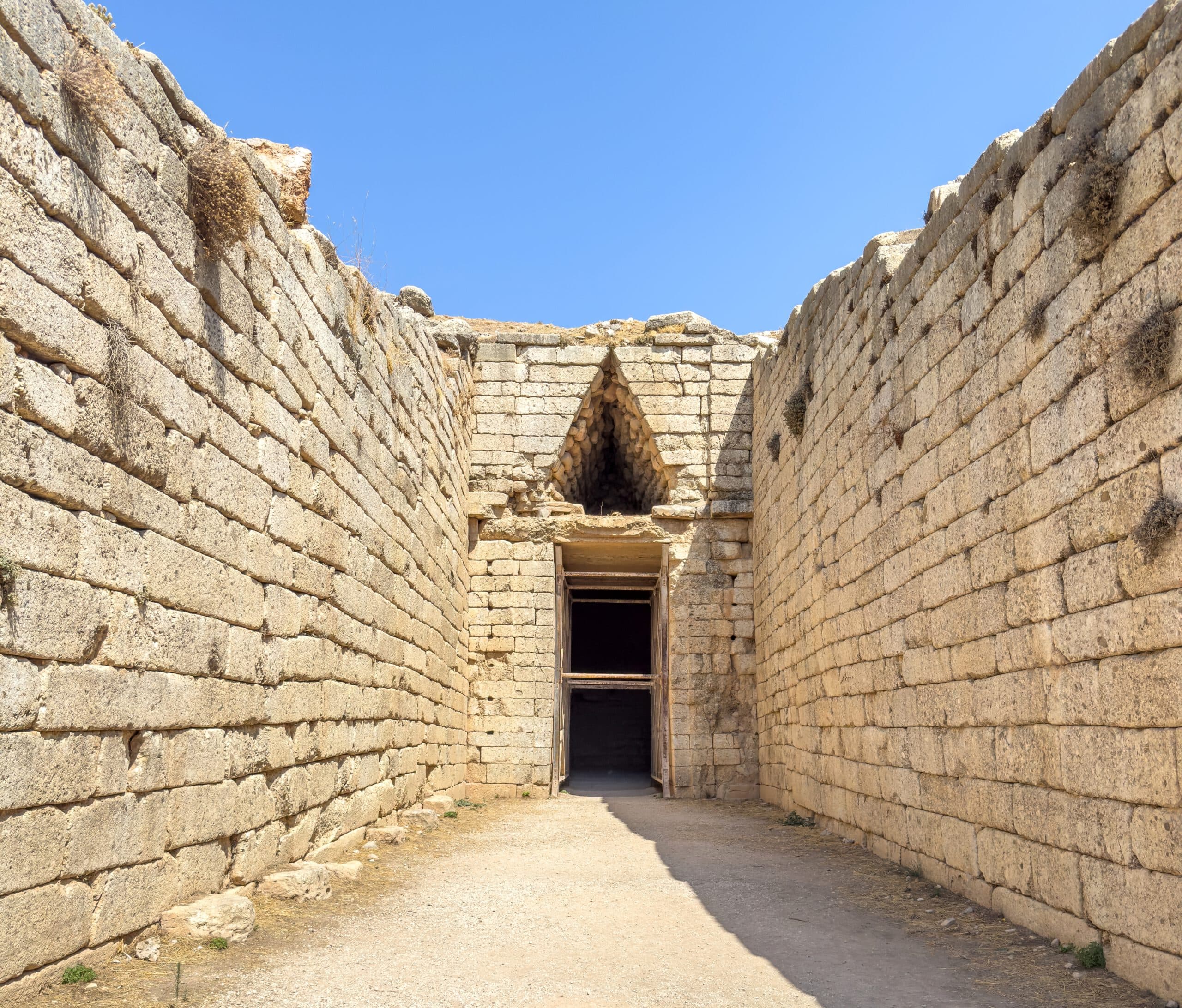 Tomb,Of,Clytemnestra,At,The,Mycenae,Archaeological,Site,,Blue,Sky,