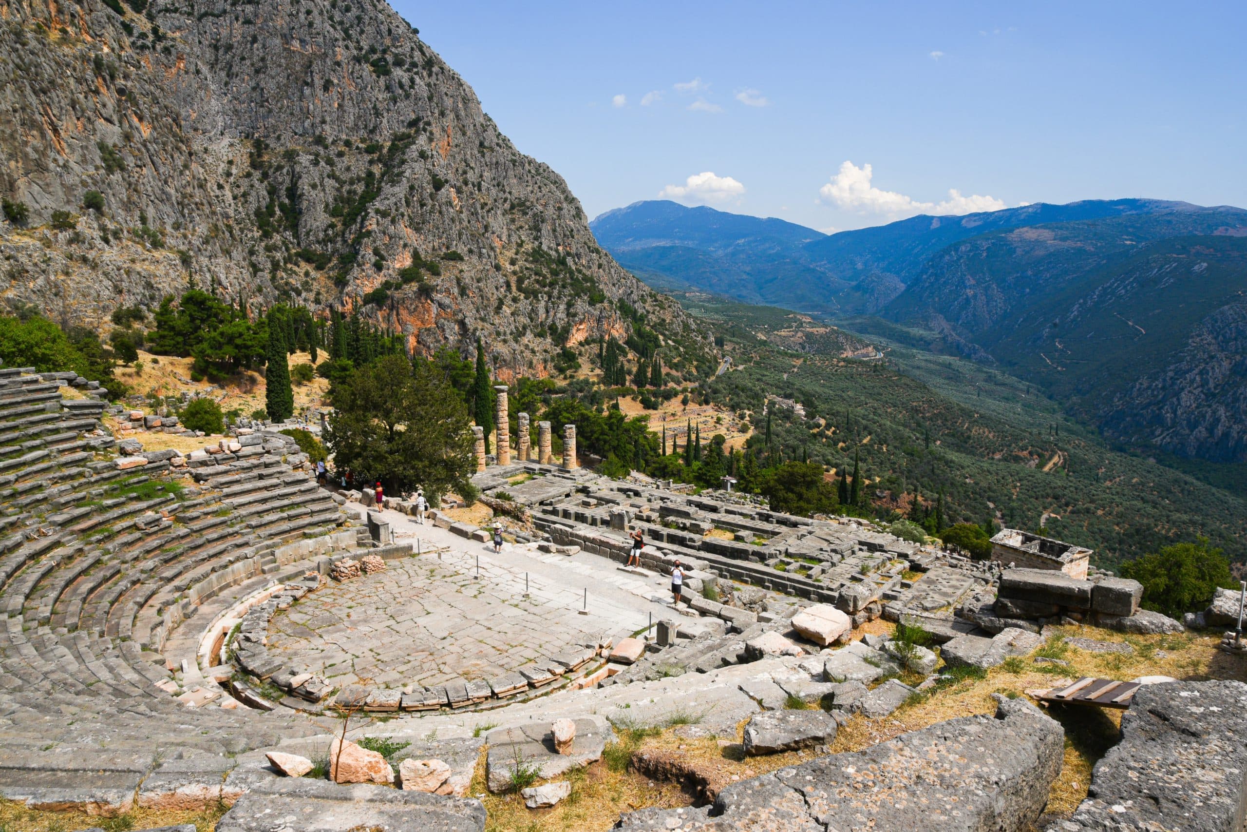 Delphi,Archeological,Site,With,Ancient,Ruins,,A,Theatre,,And,Mountains