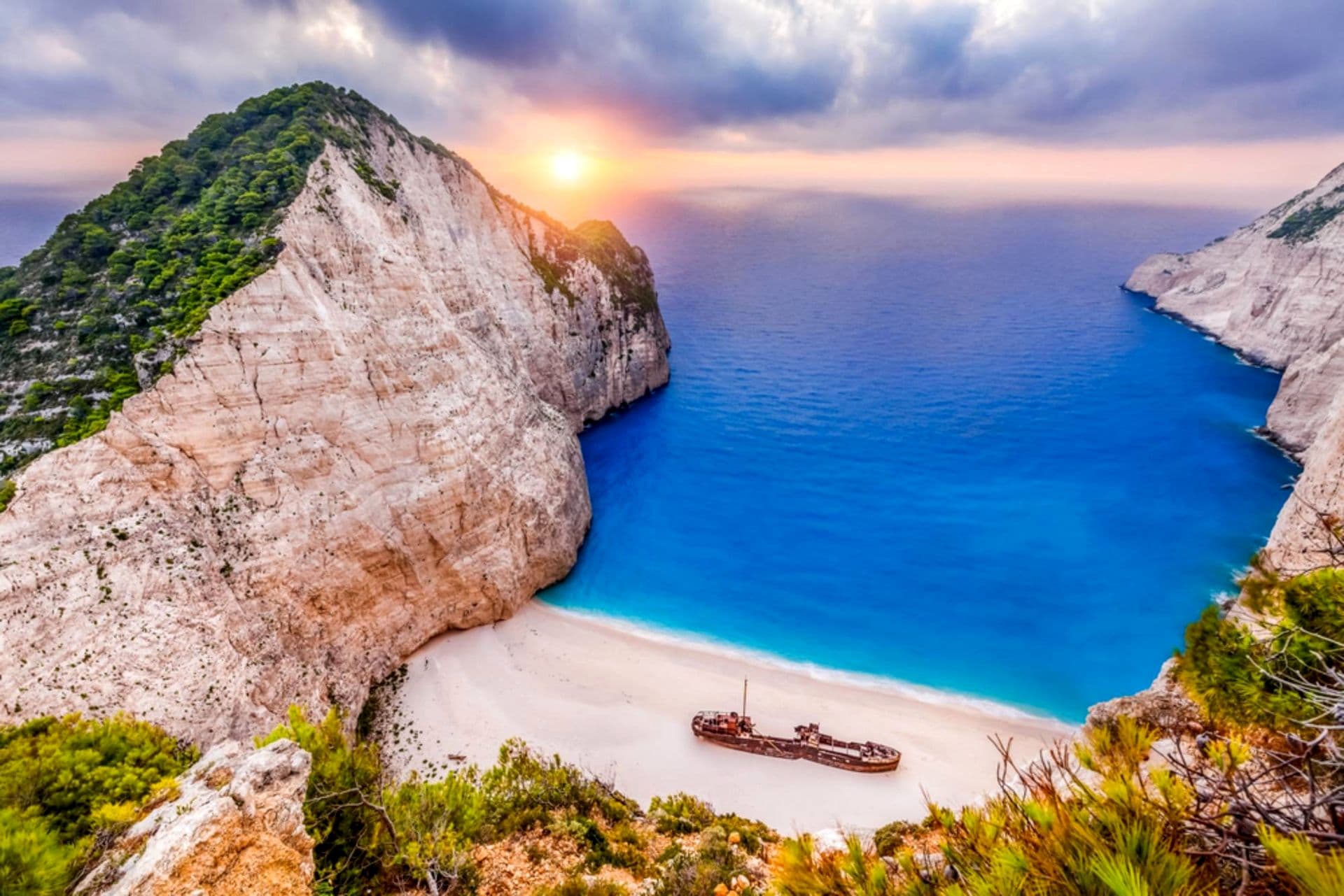 Smugglers Cove - Spectacular Cruise to Sightseeing