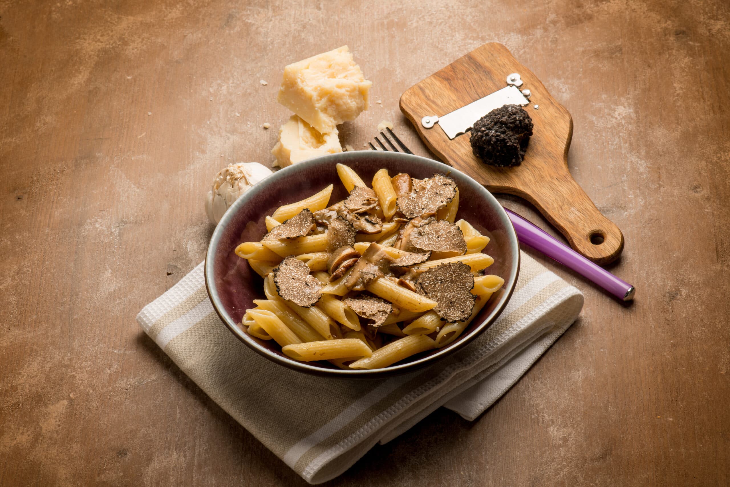 Private: Rome – FD Truffle Hunt to the Umbrian Countryside, Fresh Pasta Cooking demonstration & Lunch with the Truffle Hunter’s Family