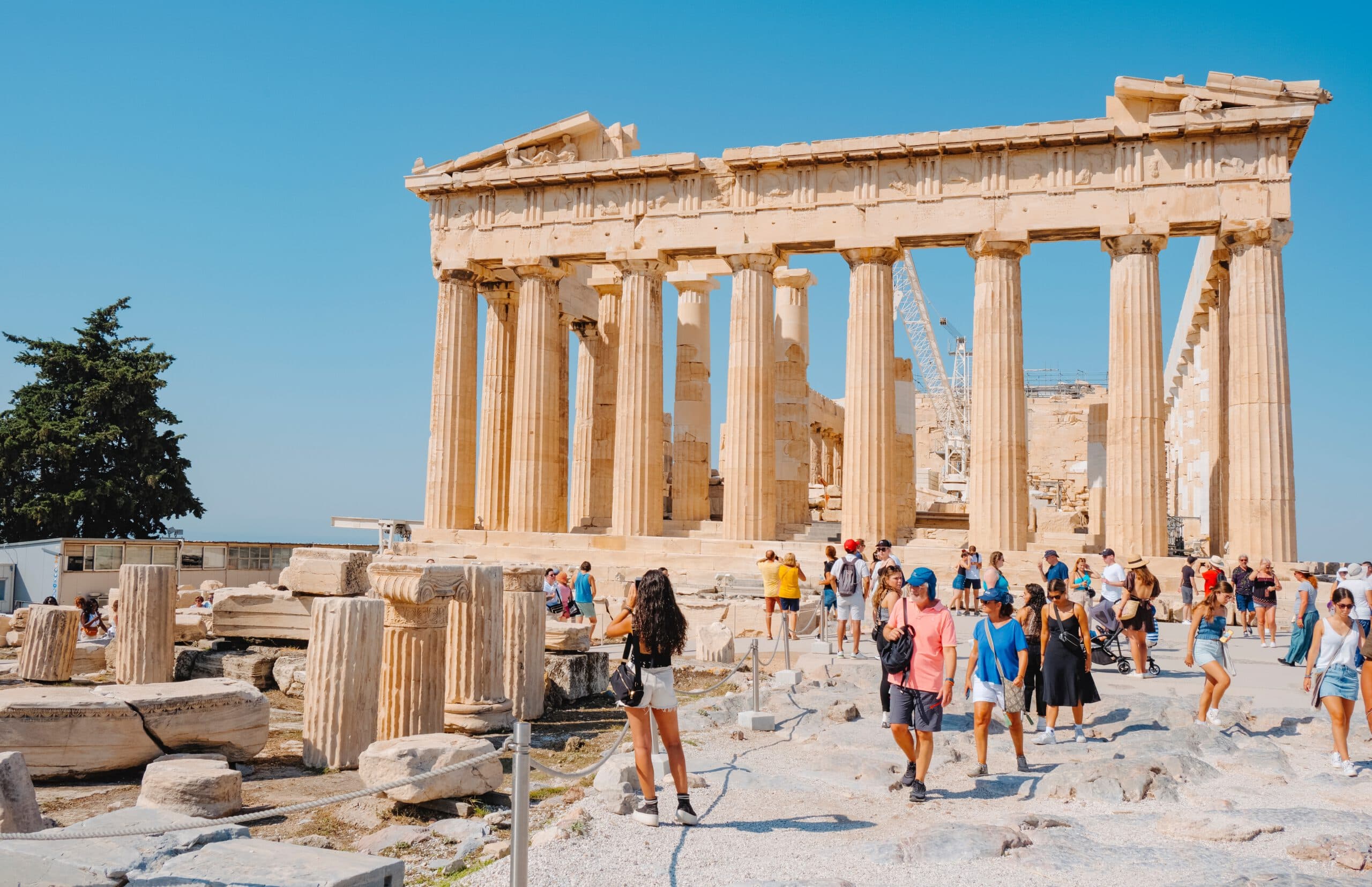 Athens,,Greece,-,August,30,,2022:,Visitors,In,The,Acropolis