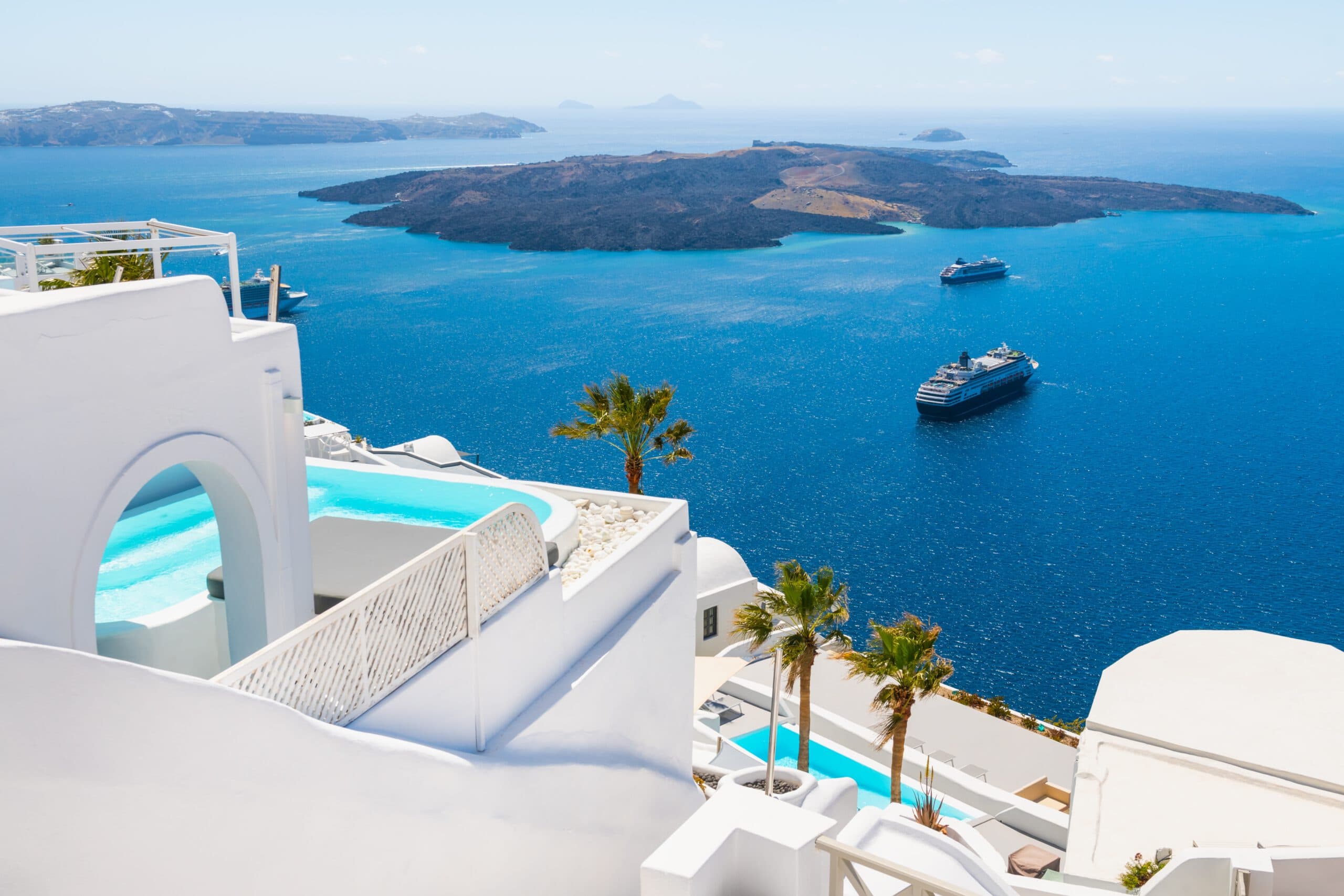 White,Architecture,In,Santorini,Island,,Greece.,Beautiful,Sea,View,In