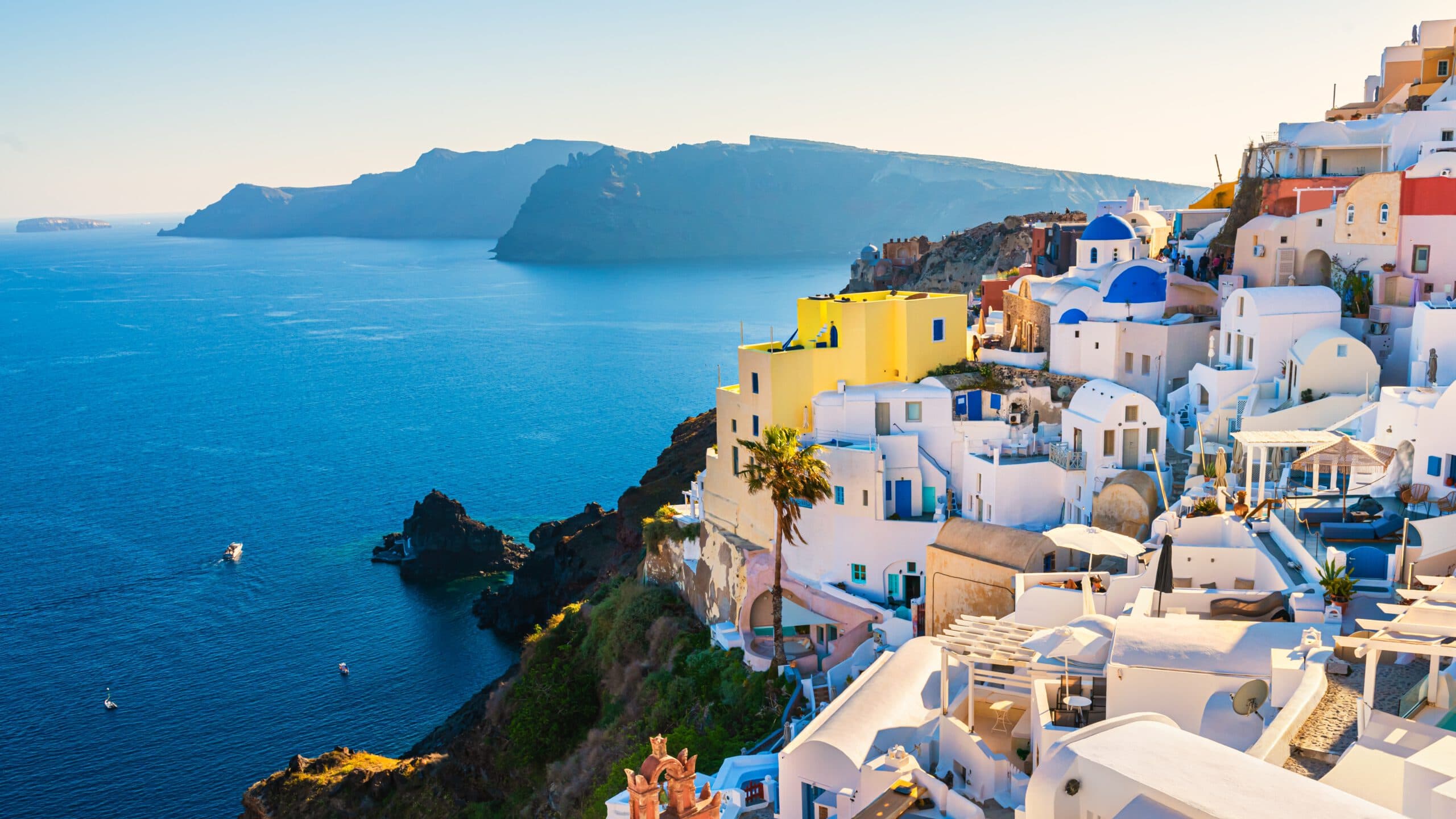White,Architecture,In,Santorini,Island,,Greece.,Beautiful,View,Of,Oia