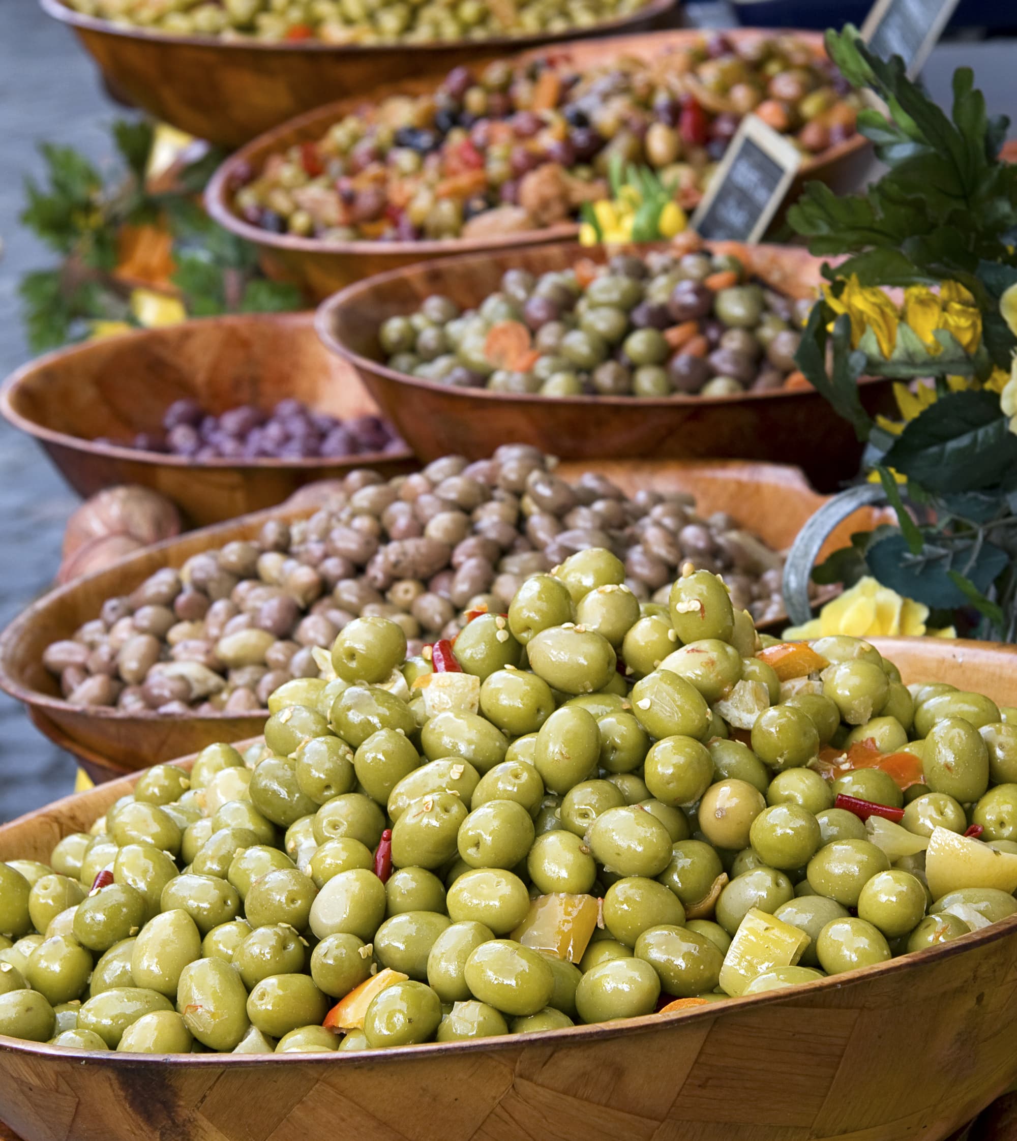 Bowls,Of,Olives,For,Sale,At,A,Market