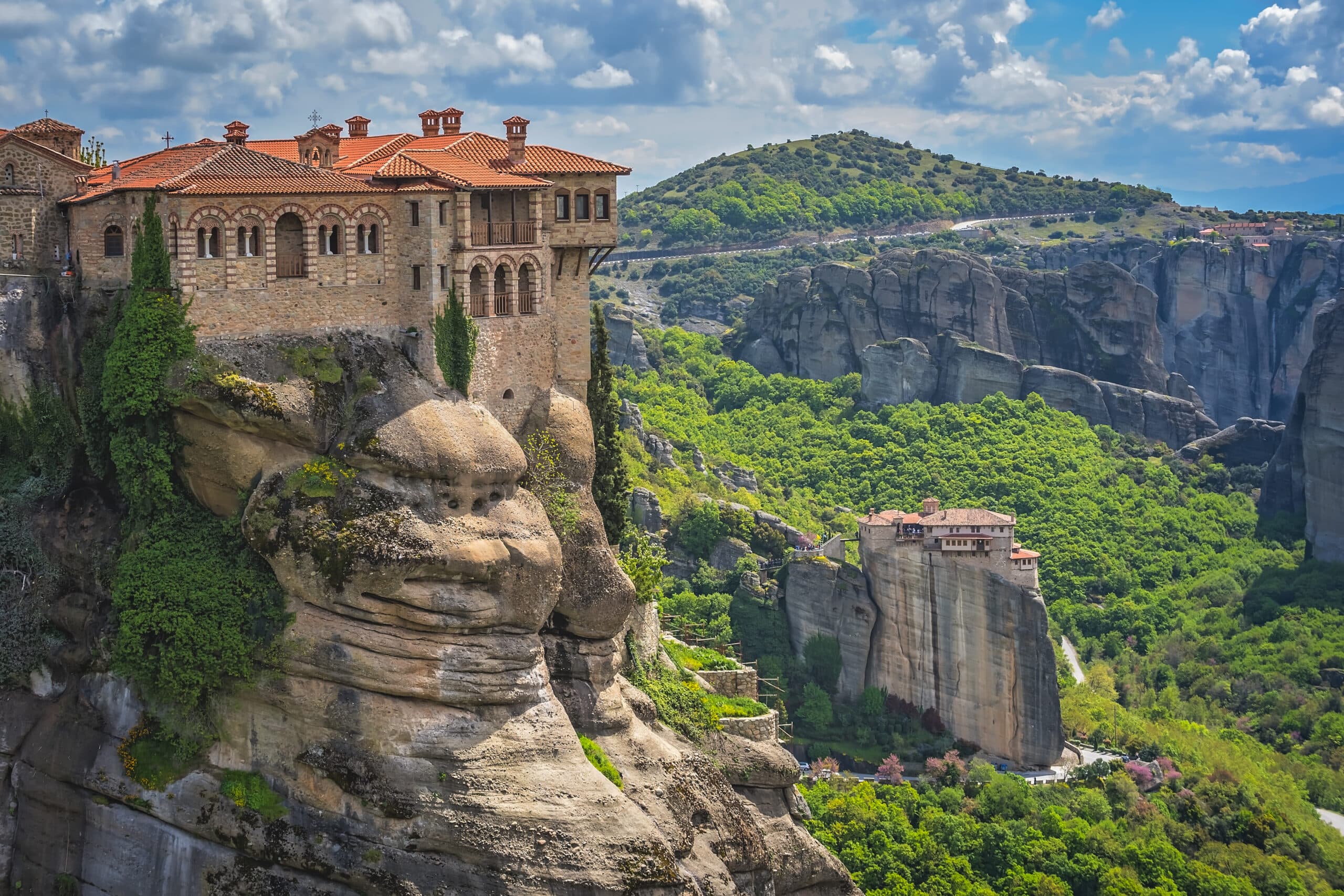 Red,Tiled,Rooftops,Of,The,Stunningly,Located,Monastery,Of,Varlaam,