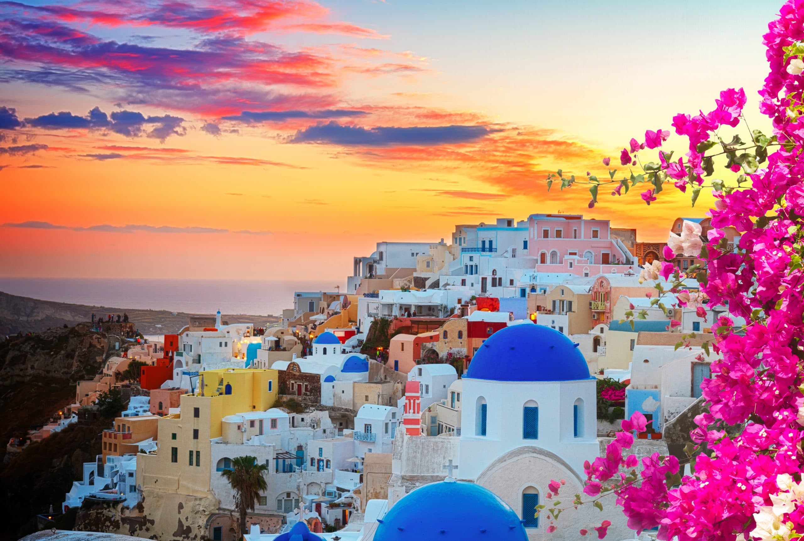 Cityscape,Of,Oia,,Traditional,Greek,Village,Of,Santorini,,With,Blue